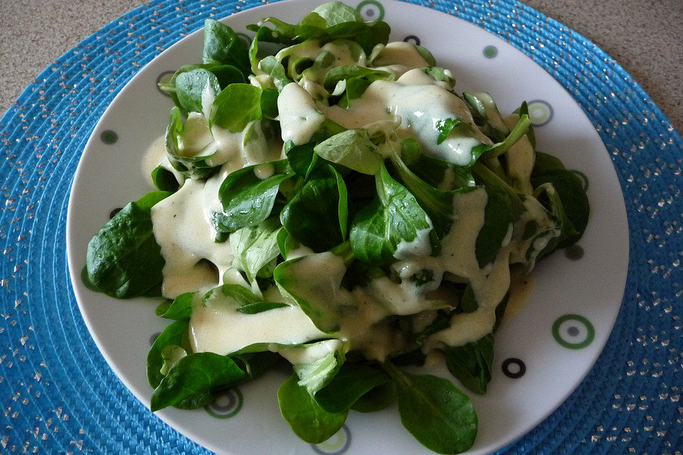 Feldsalat mit Honig-Senf-Dressing