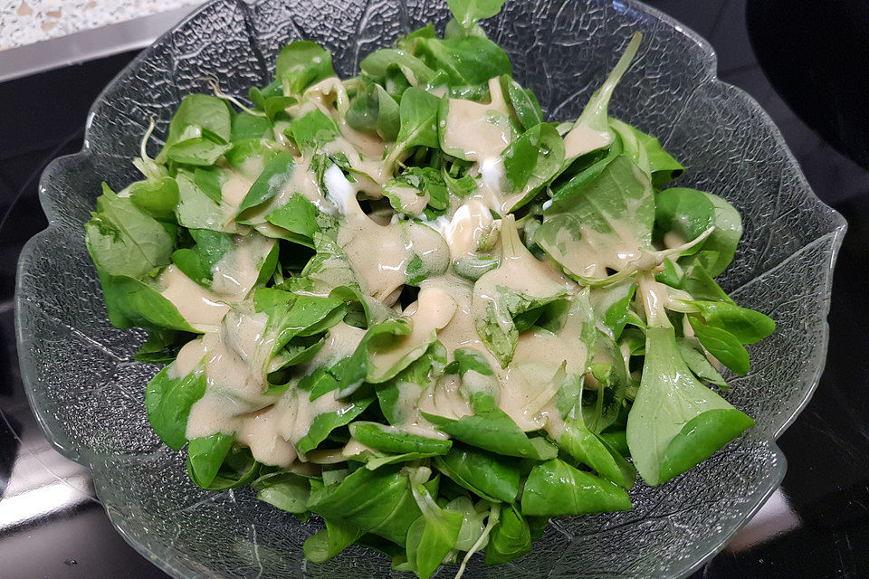 Feldsalat mit Honig-Senf-Dressing