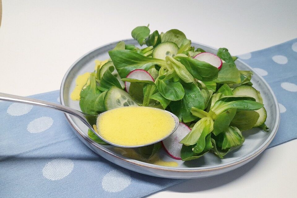 Feldsalat mit Honig-Senf-Dressing