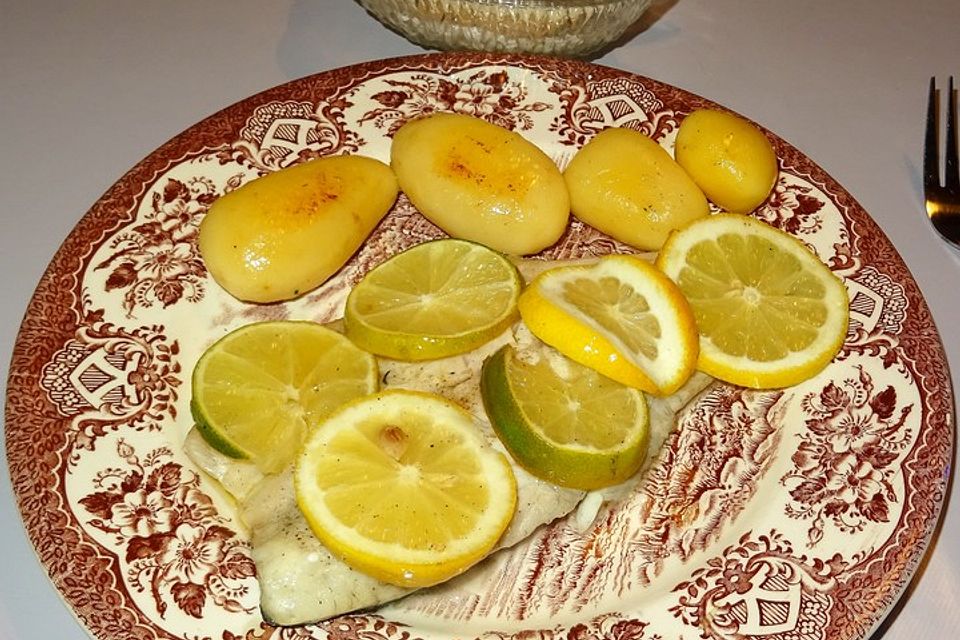 Loup de mer mit Rosmarin-Thymian-Kartoffeln und Zitronen-Limetten-Sauce