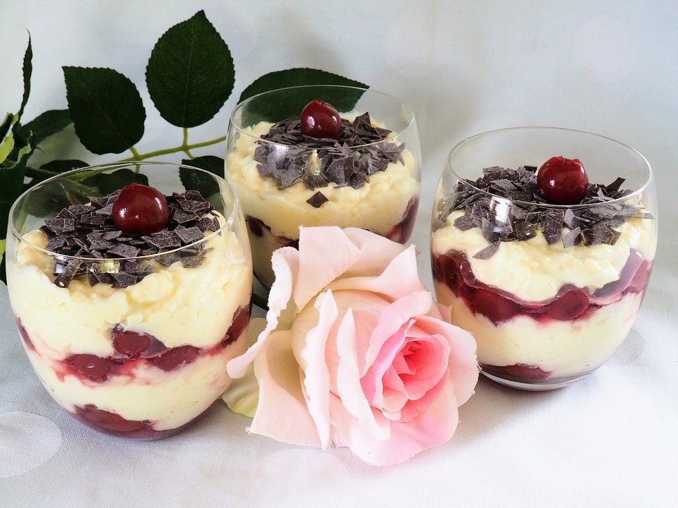 Kirsch-Pudding-Dessert von trekneb| Chefkoch
