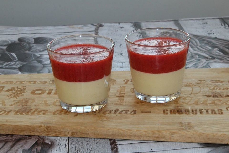 Panna Cotta mit Erdbeersauce und Agar Agar