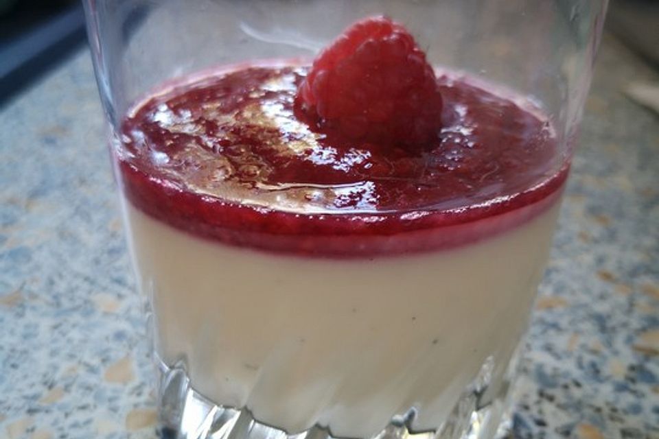 Panna Cotta mit Erdbeersauce und Agar Agar