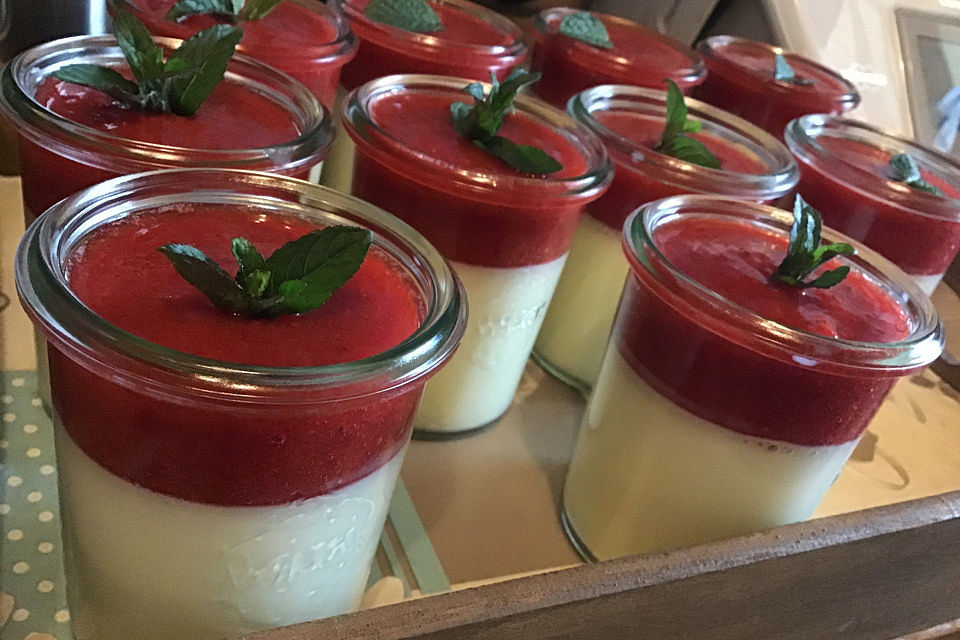 Panna Cotta mit Erdbeersauce und Agar Agar