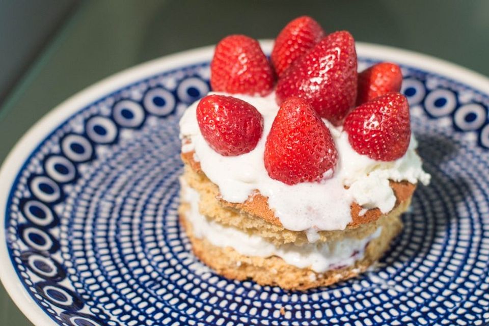 Quarktorte mit Erdbeeren, Sahne und Agar-Agar