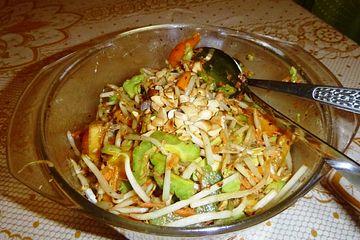 Salat mit Sprossen und Kaki