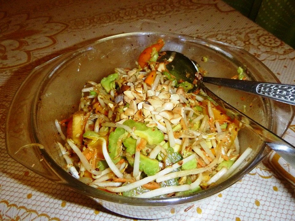 Salat mit Sprossen und Kaki von sparkling_cherry| Chefkoch