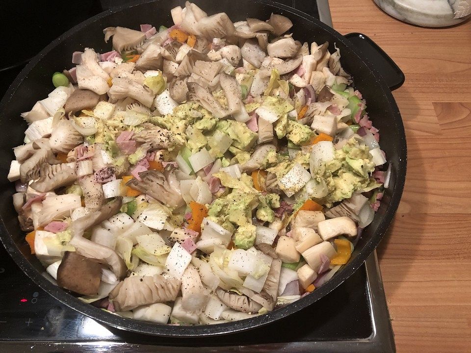 Pilzpfanne mit Chicorée, Avocado und Pistazien von Dirxen44 | Chefkoch