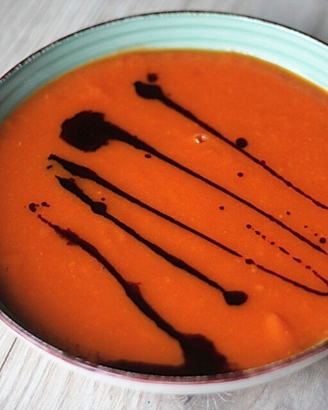 Tomaten-Paprika-Süßkartoffel-Suppe