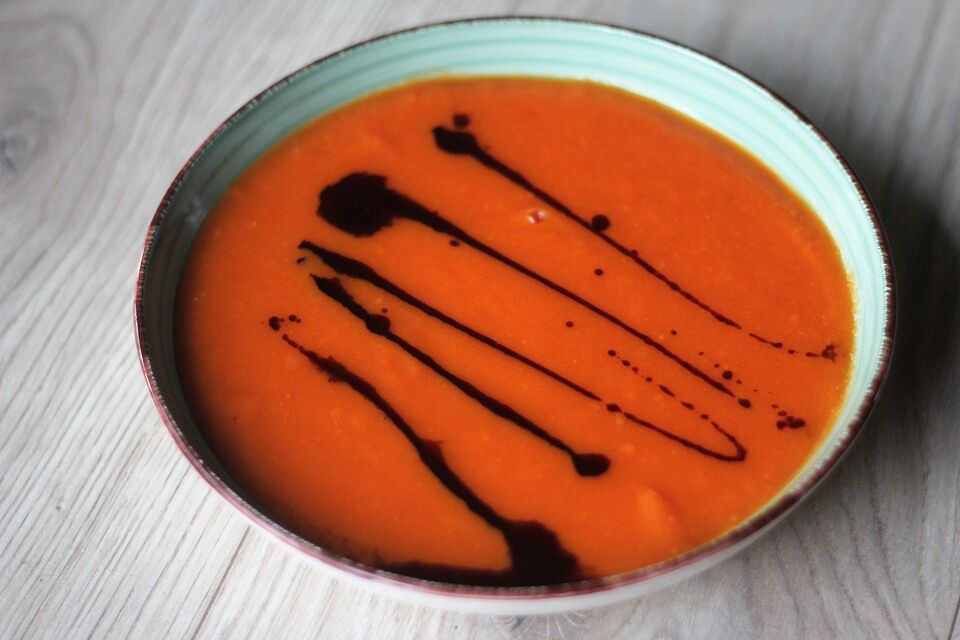 Tomaten-Paprika-Süßkartoffel-Suppe