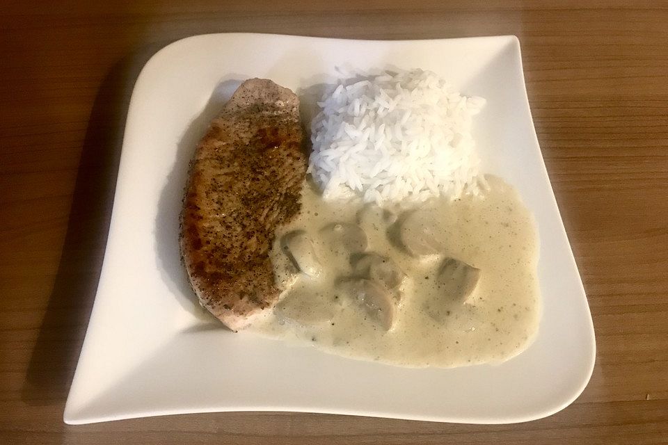 Putenbrustfilet in Käserahmsoße