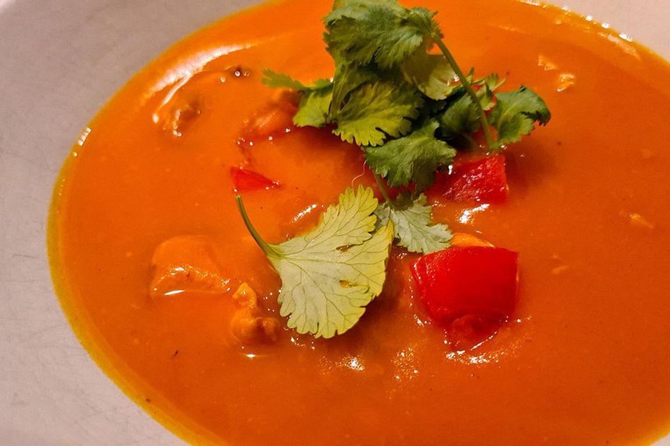 Scharfe Thai-Kürbissuppe