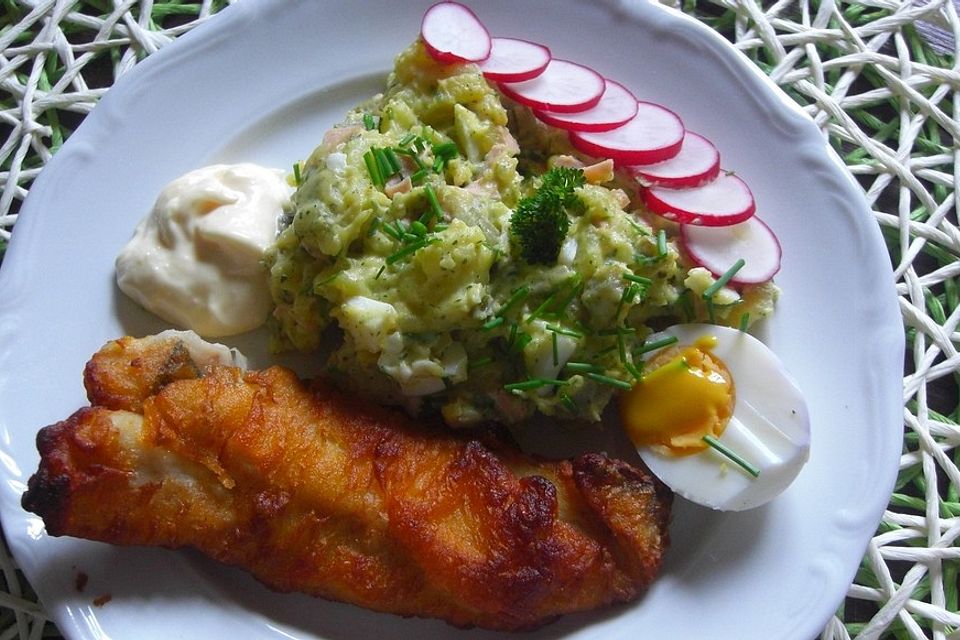 Backfisch mit Kräuter-Kartoffel-Salat