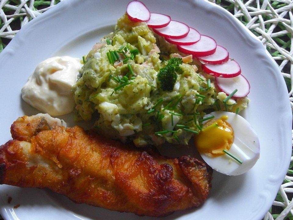 Backfisch mit Kräuter-Kartoffel-Salat von geschmacklich_gut| Chefkoch