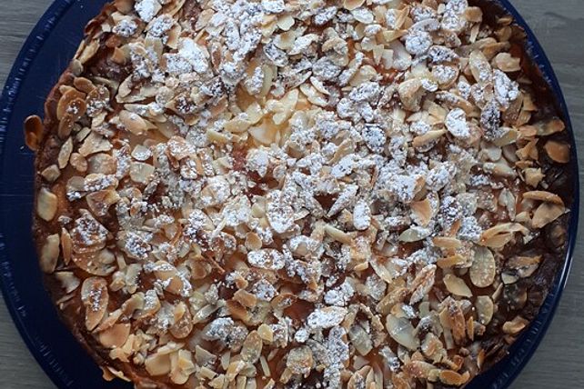 Böhmischer Kirschkuchen mit Schmandguss und Mandelblättchen von ...
