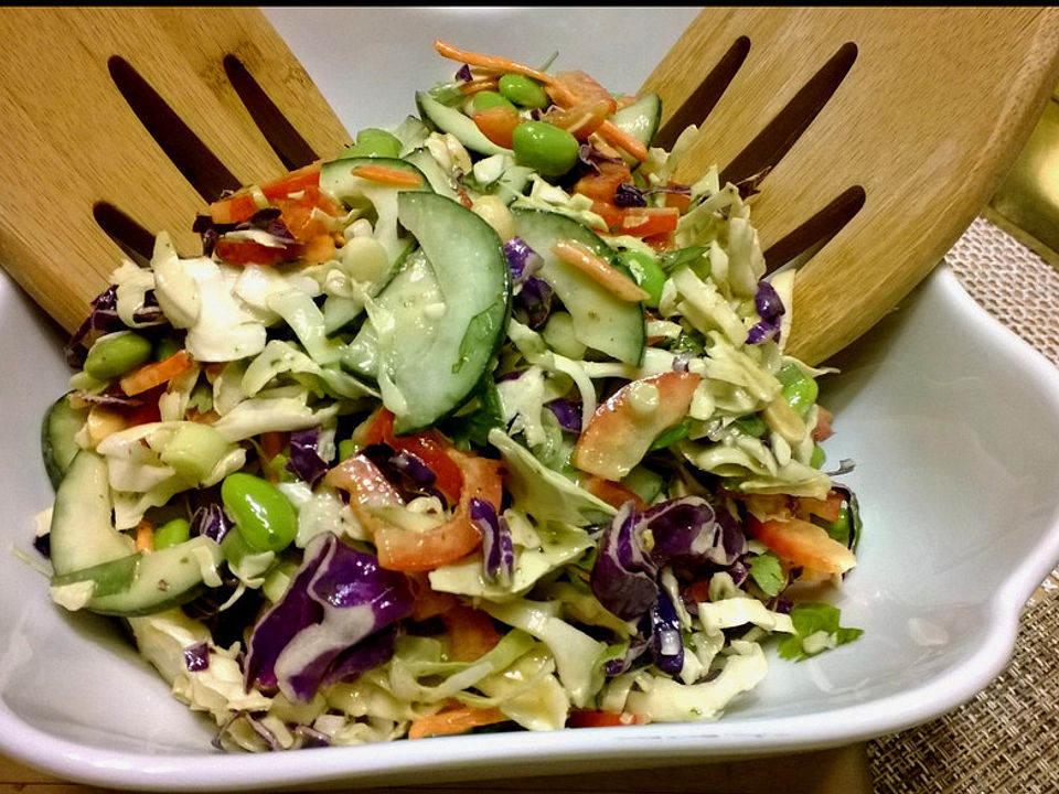 Thai Crunch Salat mit Erdnuss-Dressing von Watzfrau | Chefkoch