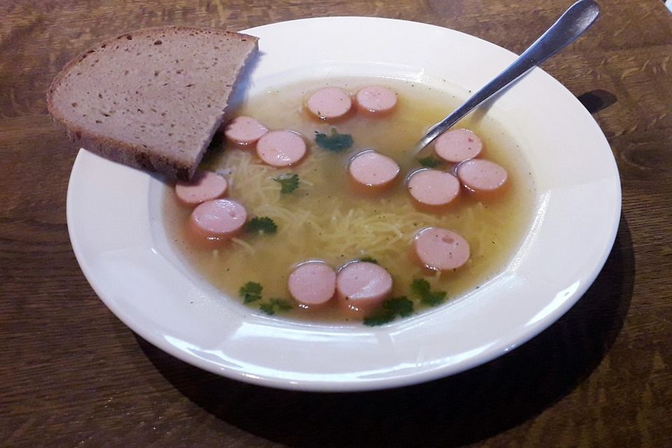 Tiroler helle Nudelsuppe