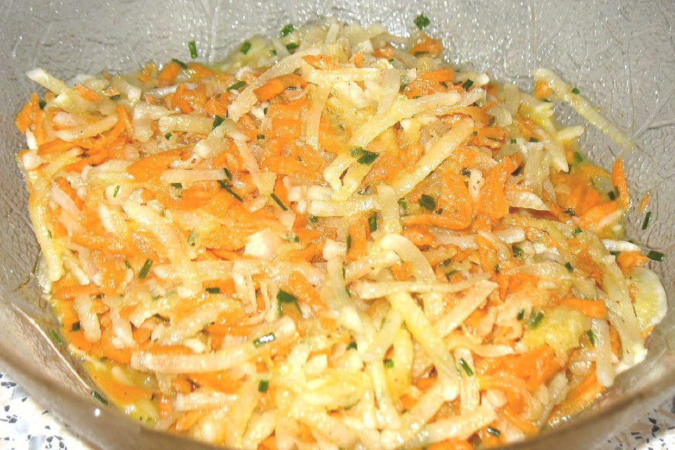 Rettichsalat mit Öl und Essig