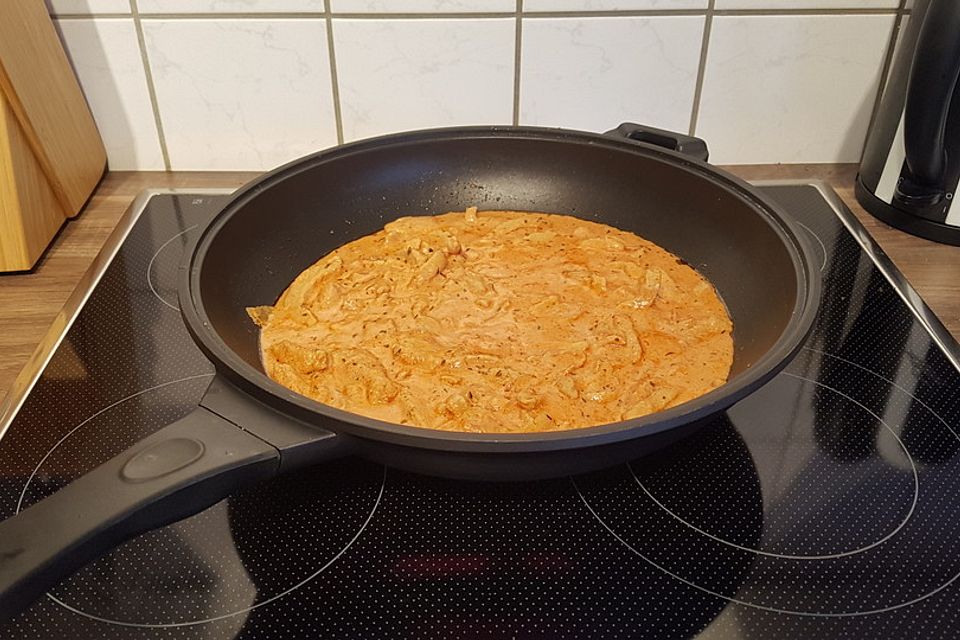 Schweinegeschnetzeltes mit saurer Sahne und Thymian