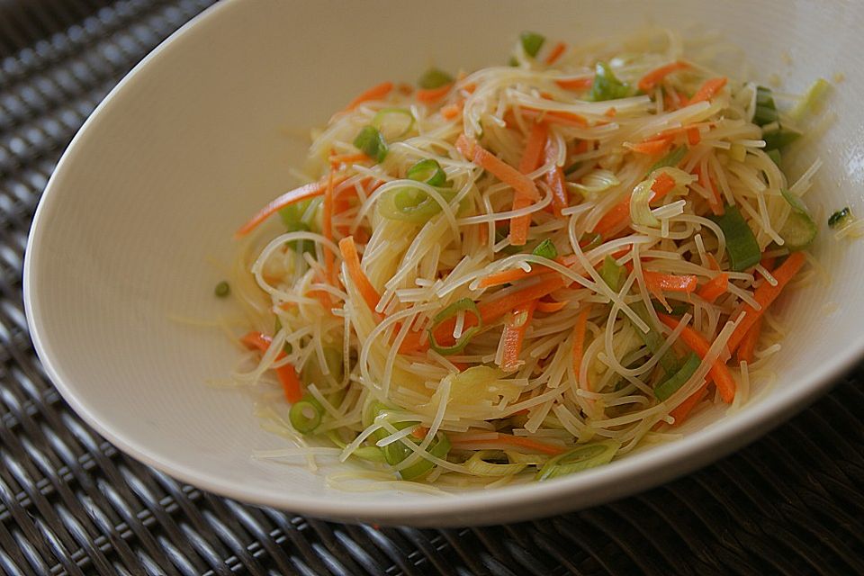 Glasnudelsalat mit Chili - Dressing