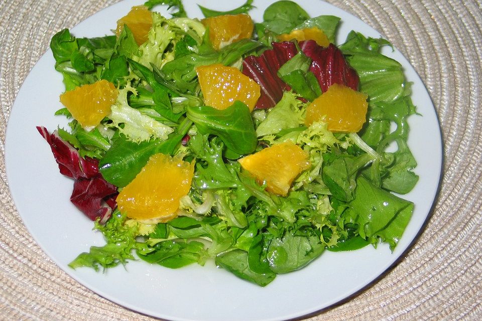 Feldsalat mit fruchtigem Orangen-Dressing