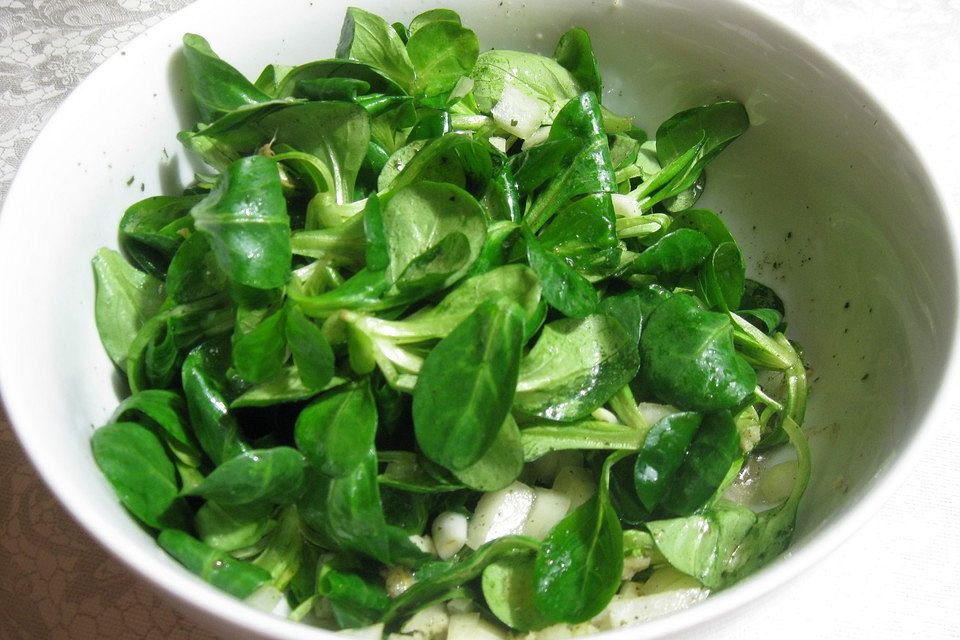 Feldsalat mit fruchtigem Orangen-Dressing