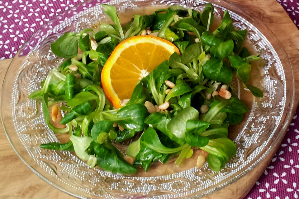 Feldsalat mit fruchtigem Orangen-Dressing