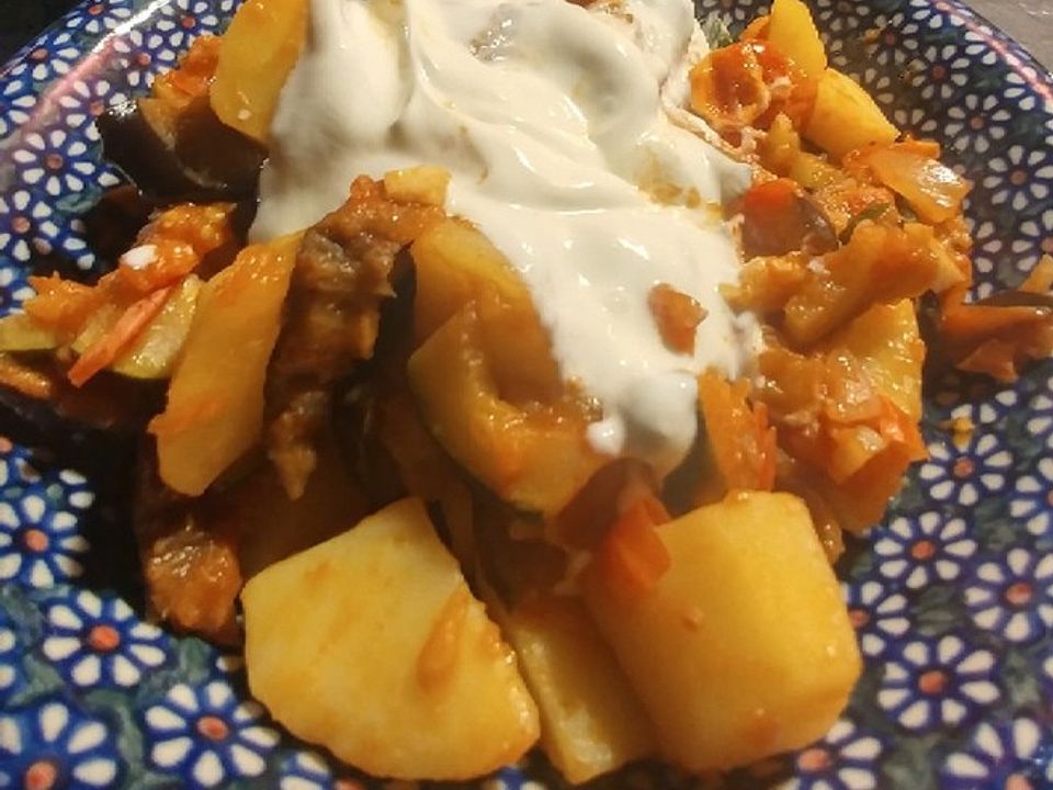 Türkische Auberginen-Kartoffel-Pfanne mit Joghurt von willansmeer| Chefkoch