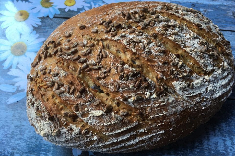 Locker-leichtes Kürbiskern- oder Sonnenblumenkern-Dinkelbrot