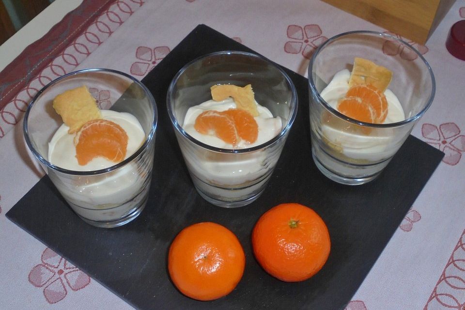 Mandarinencreme mit Spekulatius oder Löffelbiskuits