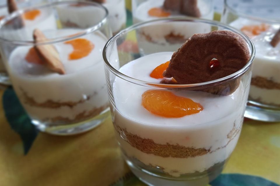 Mandarinencreme mit Spekulatius oder Löffelbiskuits