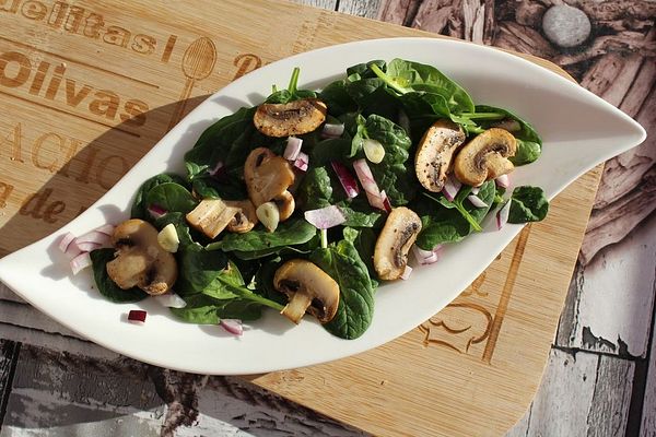 Feldsalat mit gebratenen Champignons und Balsamico-Vinaigrette von ...