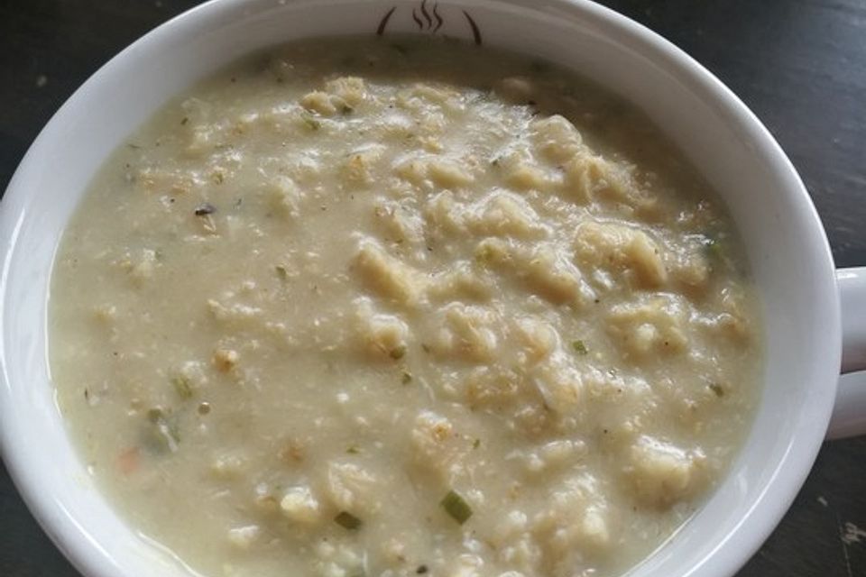 Haferflockensuppe oder herzhaftes Porridge