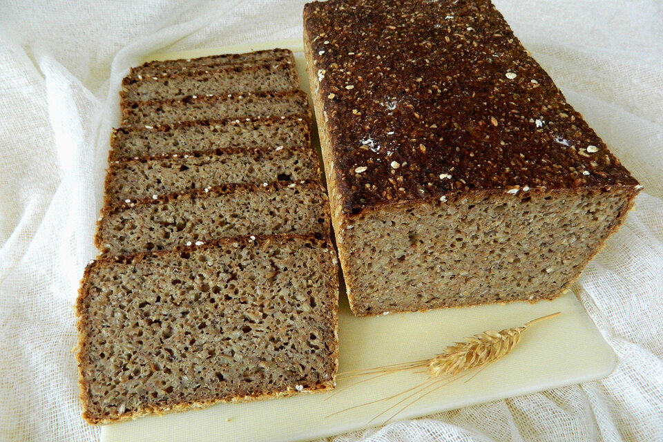 Vollkornbrot mit Roggen, Weizen und Sauerteig