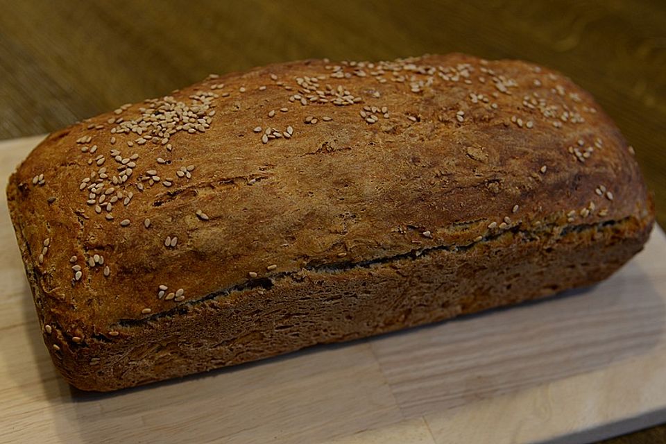 Vollkornbrot mit Roggen, Weizen und Sauerteig