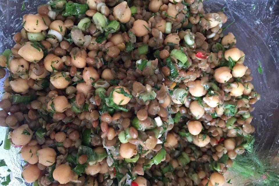 Türkischer Feinkost-Linsensalat mit Kichererbsen und Bulgur