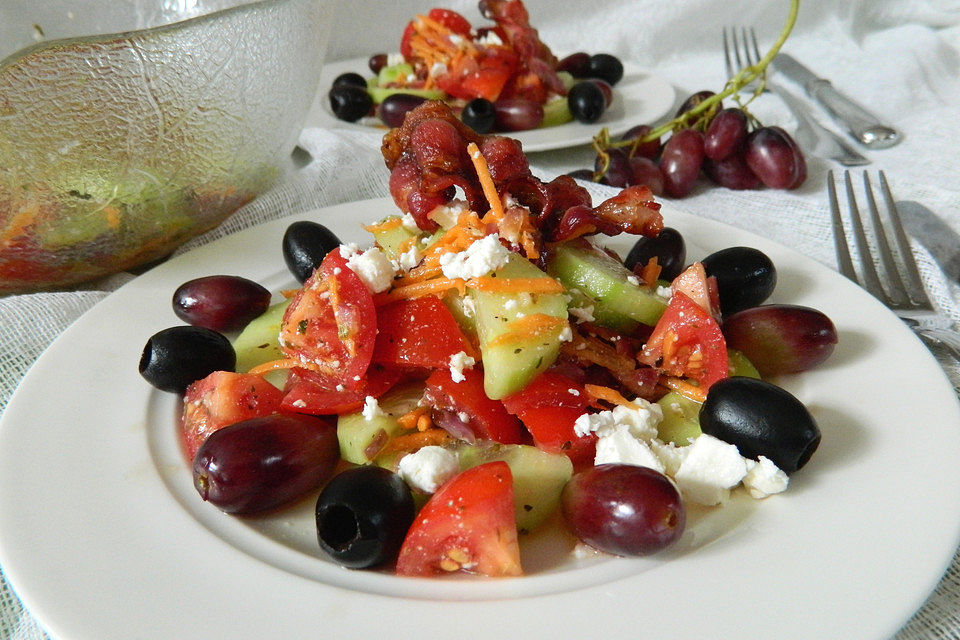 Bunter Salat mit Feta und Bacon Thessaloniki