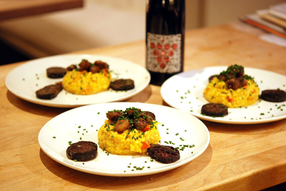 Kürbis-Risotto mit glasierten Maronen und gebratener Blutwurst