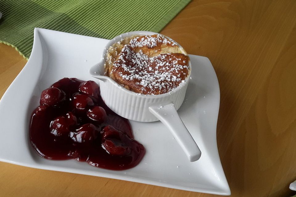 Milchreis-Soufflé mit Kirschkompott