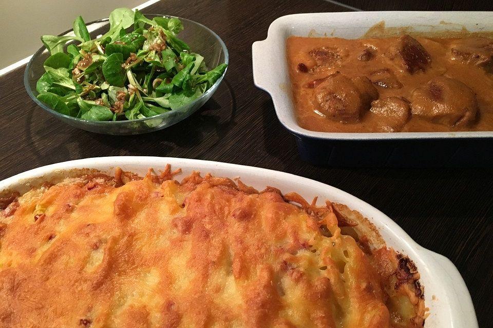 Schweinefilet mit Senfsauce, Kartoffelgratin und Feldsalat