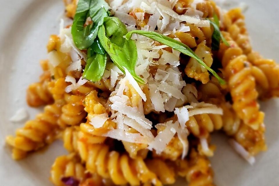 One-Pot-Pasta mit Blumenkohl und Linsen