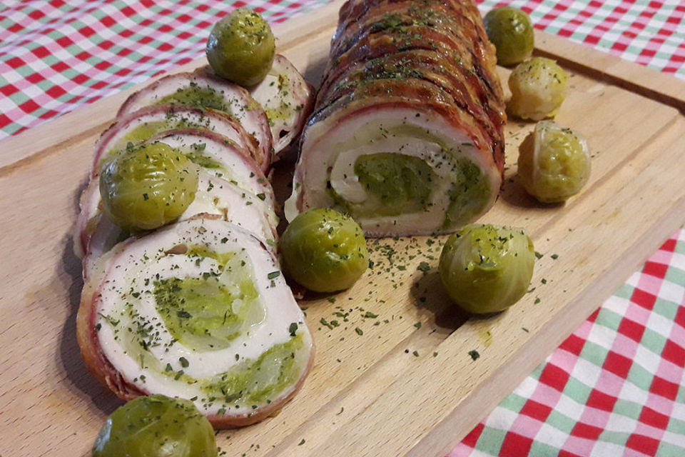 Hähnchenroulade gefüllt mit Rosenkohl und Käse