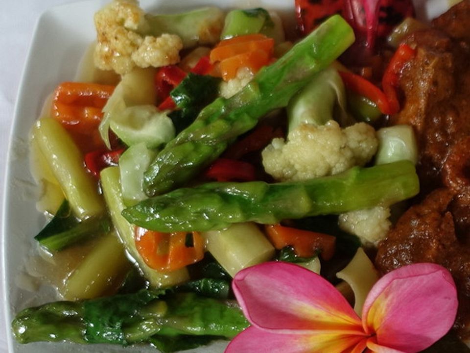 Cap Cay mit grünem Spargel und Austernsauce von dieter_sedlaczek| Chefkoch