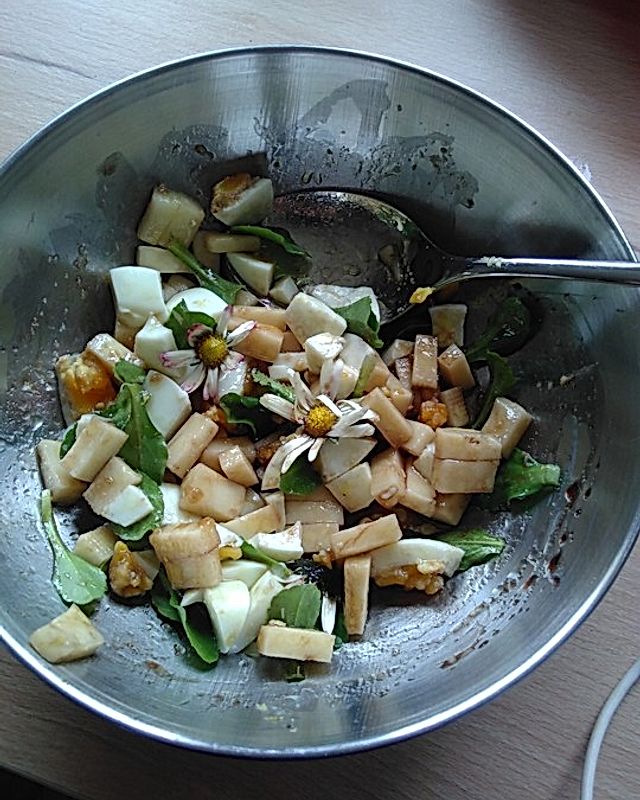 Gänseblümchen-Käse-Salat