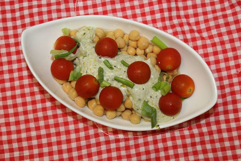 Kichererbsensalat mit Kreuzkümmel-Minz-Dressing