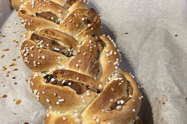 Hefezopf mit Nuss-Marzipanfüllung von fam-werther| Chefkoch