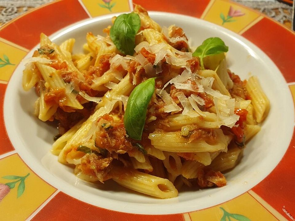 Rigatoni mit Thunfisch-Tomaten-Sauce| Chefkoch