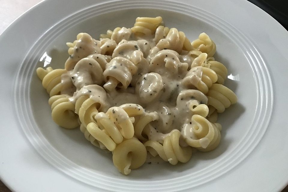 Italienische Käsesoße mit Sahne für Pasta