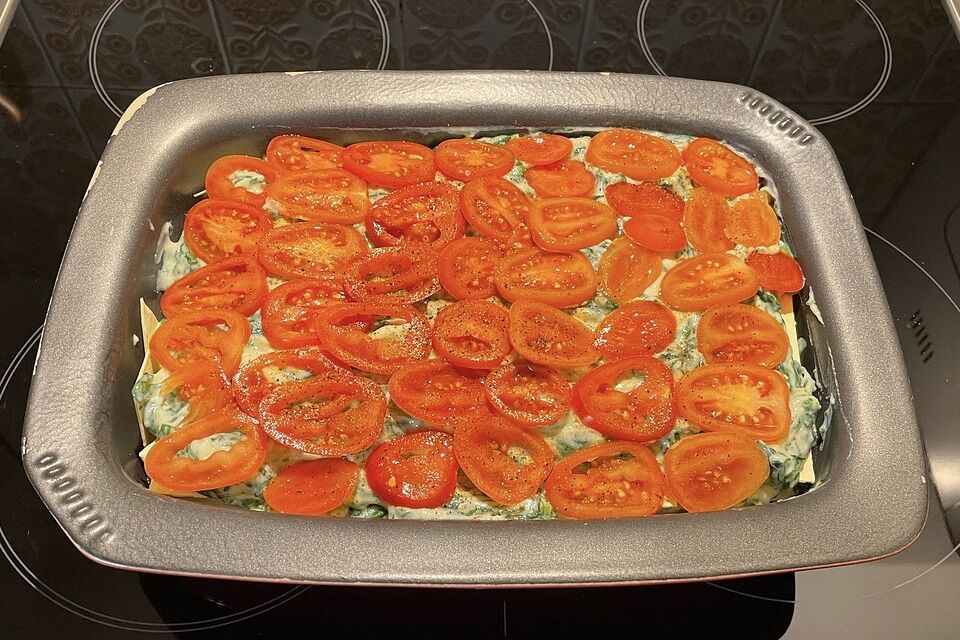 Lachs-Spinat-Lasagne mit Tomaten