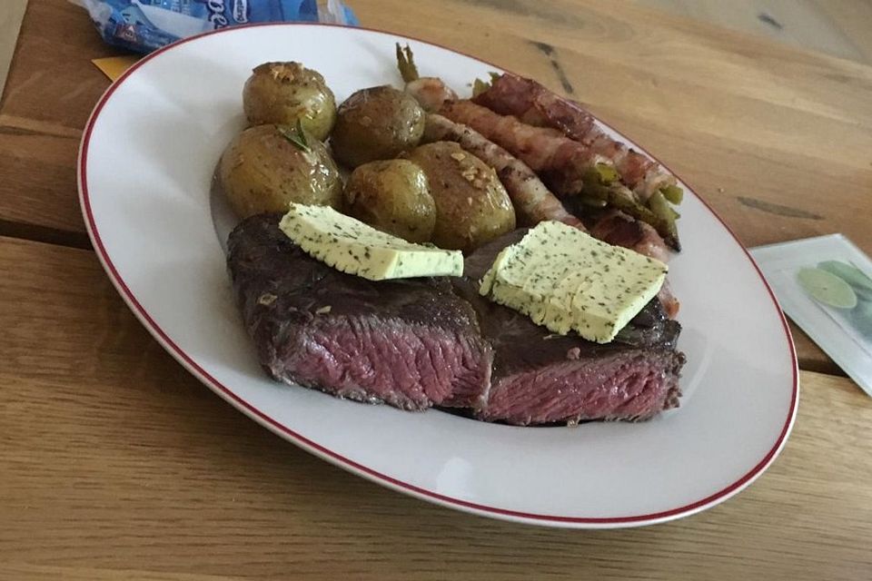 Rumpsteak mit Bohnen im Speckmantel und Rosmarinkartoffeln